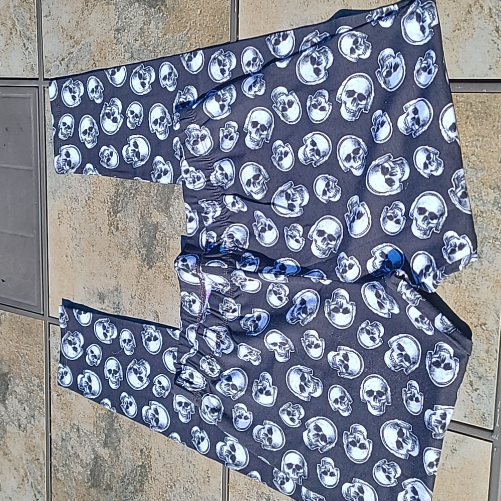 Girls black Skull leggings size large 11/13